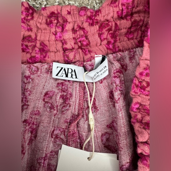 Zara Pink Floral Textured Shorts - Picture 4 of 7